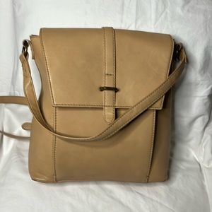 Tan Universal threads back pack. Vegan leather. Front pocket long back straps.